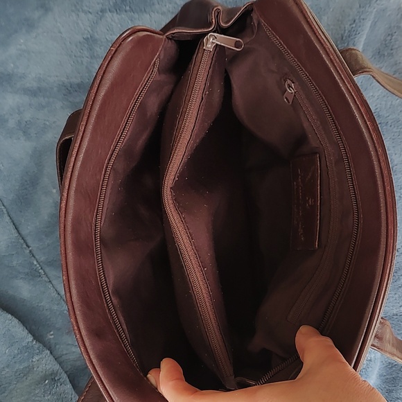 Vintage Etienne Aigner dark brown leather shoulder bag. EUC Preloved - Picture 12 of 16